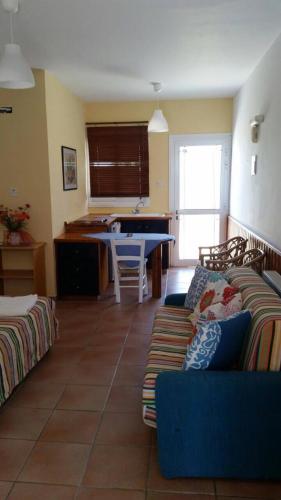 Periyiali Apartments - image 3