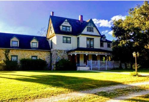 Shamrock Thistle & Crown B&B in Weirsdale