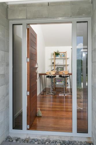 Spacious Modern Two-Bedroom Apartment in ฮามิลตัน