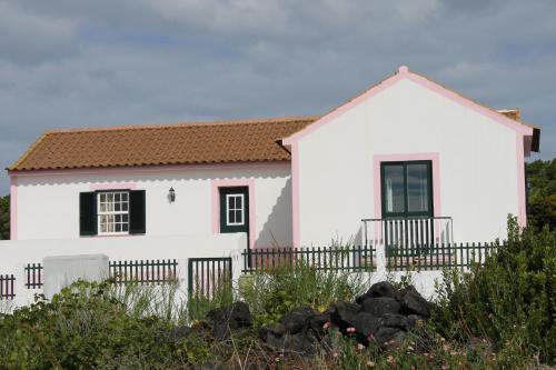  Moradia Rústica Vista Mar e Montanha, Pension in Mirateca