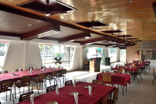 Restoranas, Inani Royal Resort in Inani