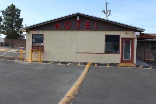 Deluxe Inn Motel