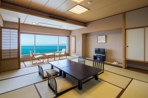 Japanese-Style Triple Room - Breakfast Included