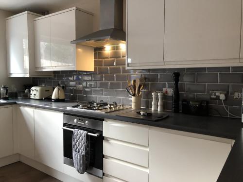 FREE Parking, Stylish and Spacious Bungalow, Bath (zdjęcie 6)