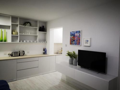 Sea View Holiday Apartment - image 11