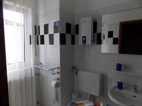 Ferienwohnung Bornheim Hersel 2.9km von Carl-Duisberg-Straße entfernt