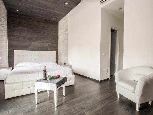 Royal Rooms - image 7