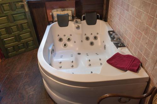 Luna del Valle in แอลลาเนส