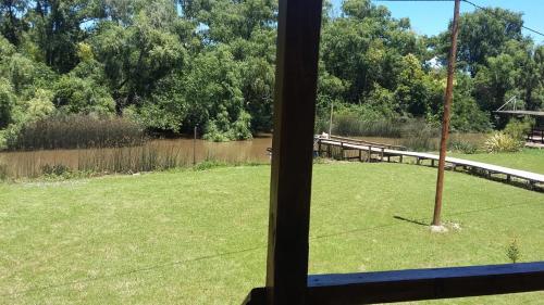 Cabaña Los Juncos (Cabana Los Juncos) in Delta del Tigre