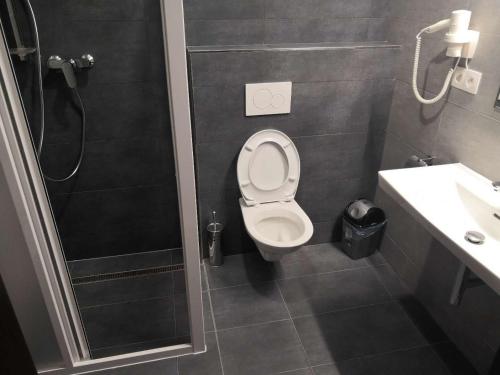 Sun-House Pension - ParkingFree Limited spaces-, Praga (foto 11)