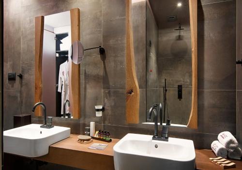 Kores Boutique Hotel & Spa KORES BOUTIQUE HOTEL& SPA is a popular choice amongst travelers in Vitsa, whether exploring or just passing through. Featuring a satisfying list of amenities, guests will find their stay at the proper