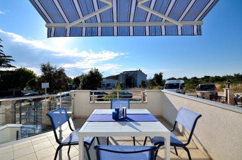 One-Bedroom Apartment with Terrace and Sea View