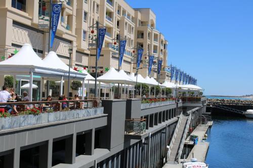 Beachside Luxury Apartments One & Two Bedroom in Beachfront Oaks Pier Building