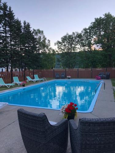 สระว่ายน้ำ, Domaine Belle Plage in ไบ-เซนต์-พอล (QC)