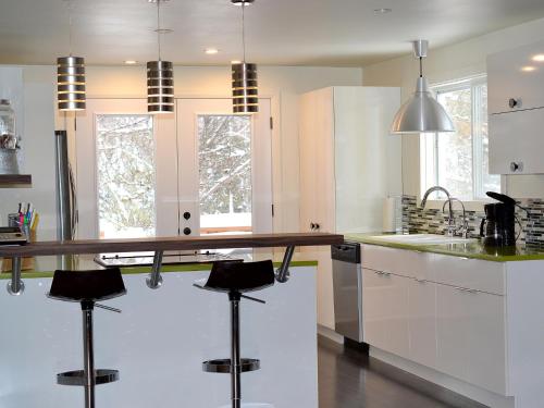 virtuve, La Maison jaune de Chute-Saint-Philippe in Val-Viger (QC)