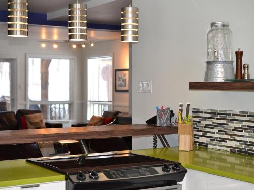virtuve, La Maison jaune de Chute-Saint-Philippe in Val-Viger (QC)
