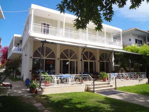 Avra Beach Hotel - image 6