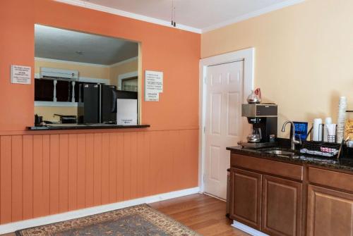 Rodeway Inn & Suites Walhalla - Hotel