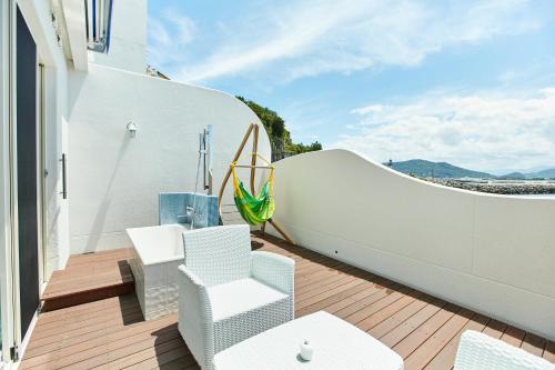 Twin Room with Private External Bathroom