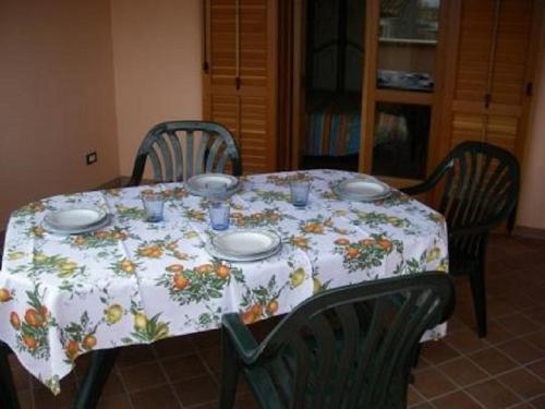 Large One-Bedroom Apartment with Terrace image 10