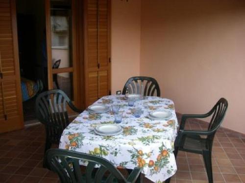 Large One-Bedroom Apartment with Terrace image 9