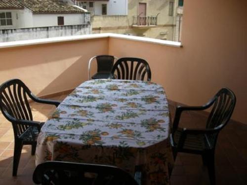 Large One-Bedroom Apartment with Terrace image 7