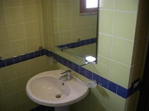 Large One-Bedroom Apartment with Terrace image 5