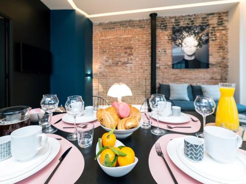 Exclusive Loft in Le Marais with AC - image 6