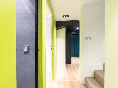 Exclusive Loft in Le Marais with AC - image 10