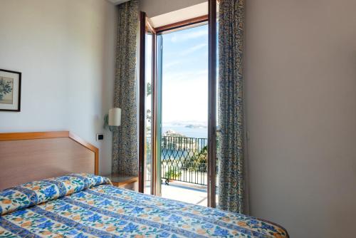 Double or Twin Room with Sea View