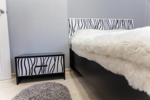1 queen bed, 1 sofa bed