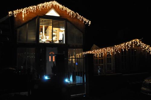 Chalet Balnéo Grand Angle du Lac gîte à louer Quérigut