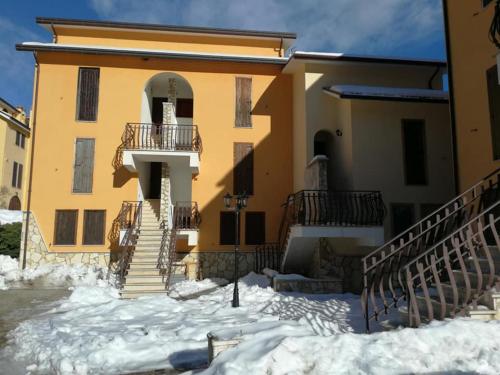  Carinissimo appartamento a 2km dalle piste, Pension in Rocca di Cambio bei Fagnano Alto