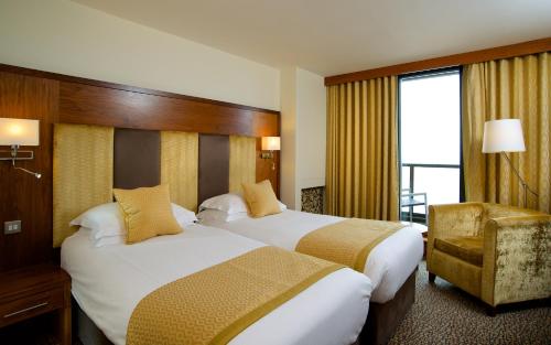 Double or Twin Room with Side Sea View