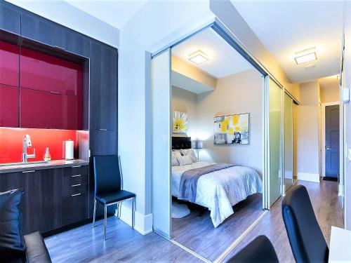 Upscale Suite at CN Tower, Metro Convention & Rogers Centre, Toronto (photo 10)