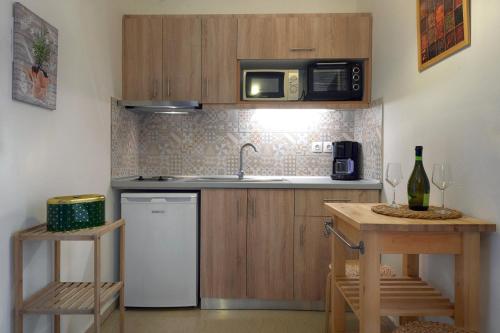  Captain's Apts Barbati in Barbati