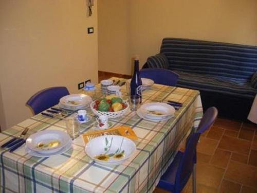 One-Bedroom Apartment image 2