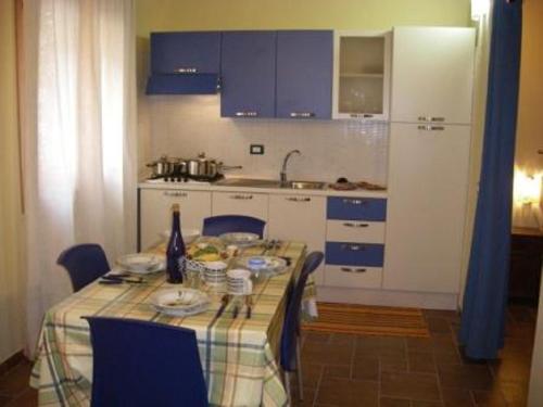 One-Bedroom Apartment image 3