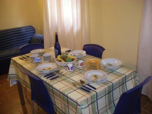One-Bedroom Apartment image 5