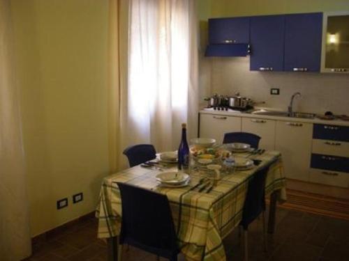 One-Bedroom Apartment image 6