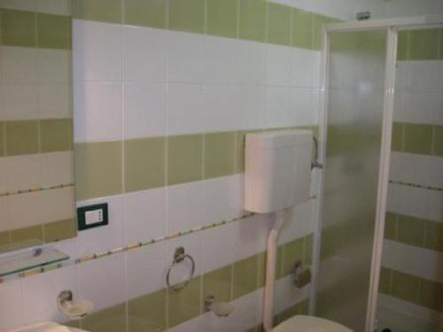 One-Bedroom Apartment image 9