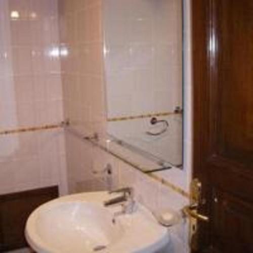 One-Bedroom Apartment with Balcony image 4