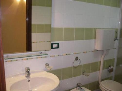 One-Bedroom Apartment image 10
