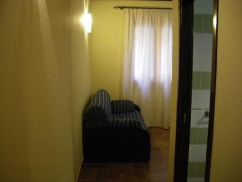 One-Bedroom Apartment image 8