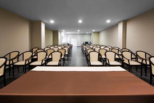 Kn Aparthotel Columbus - main image