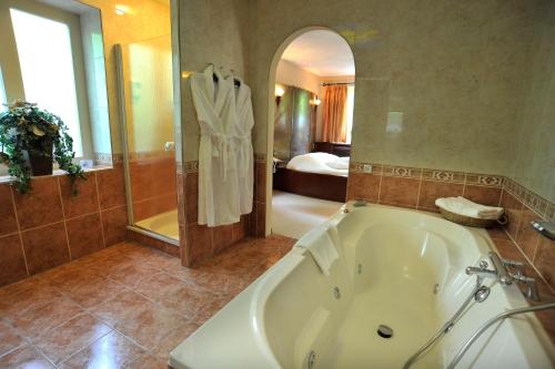 حمام, Hotel Mastbosch Breda in بريدا