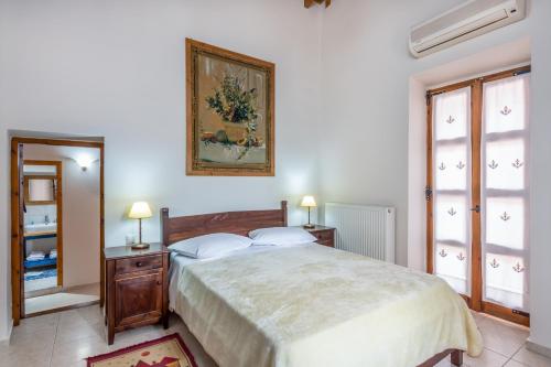 Petronikoli Traditional House Set in a prime location of Crete Island, Petronikoli Traditional House puts everything the city has to offer just outside your doorstep. Both business travelers and tourists can enjoy the hotels faci