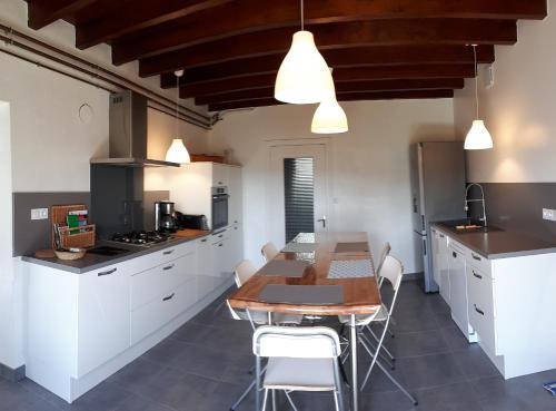 ห้องครัว, Grand Gite Maison d Alice Auvergne - 15 personnes in เลอ กูตูร์