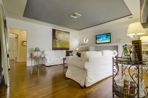 A Touch of Cape Cod in West Hollywood thumb 2