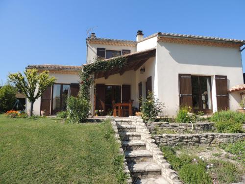Spacieuse maison avec piscine et grand jardin gîte à louer Peyrol